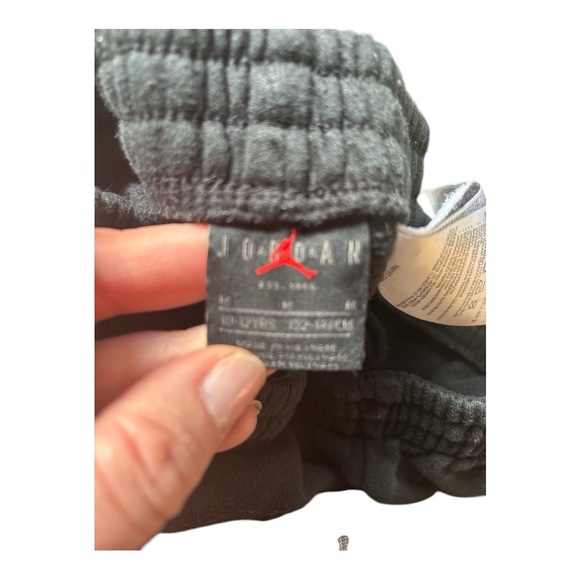 Air Jordan Big Kid Sweat Pants Black,Red and White Size Medium
Old school 90’s - Picture 3 of 4